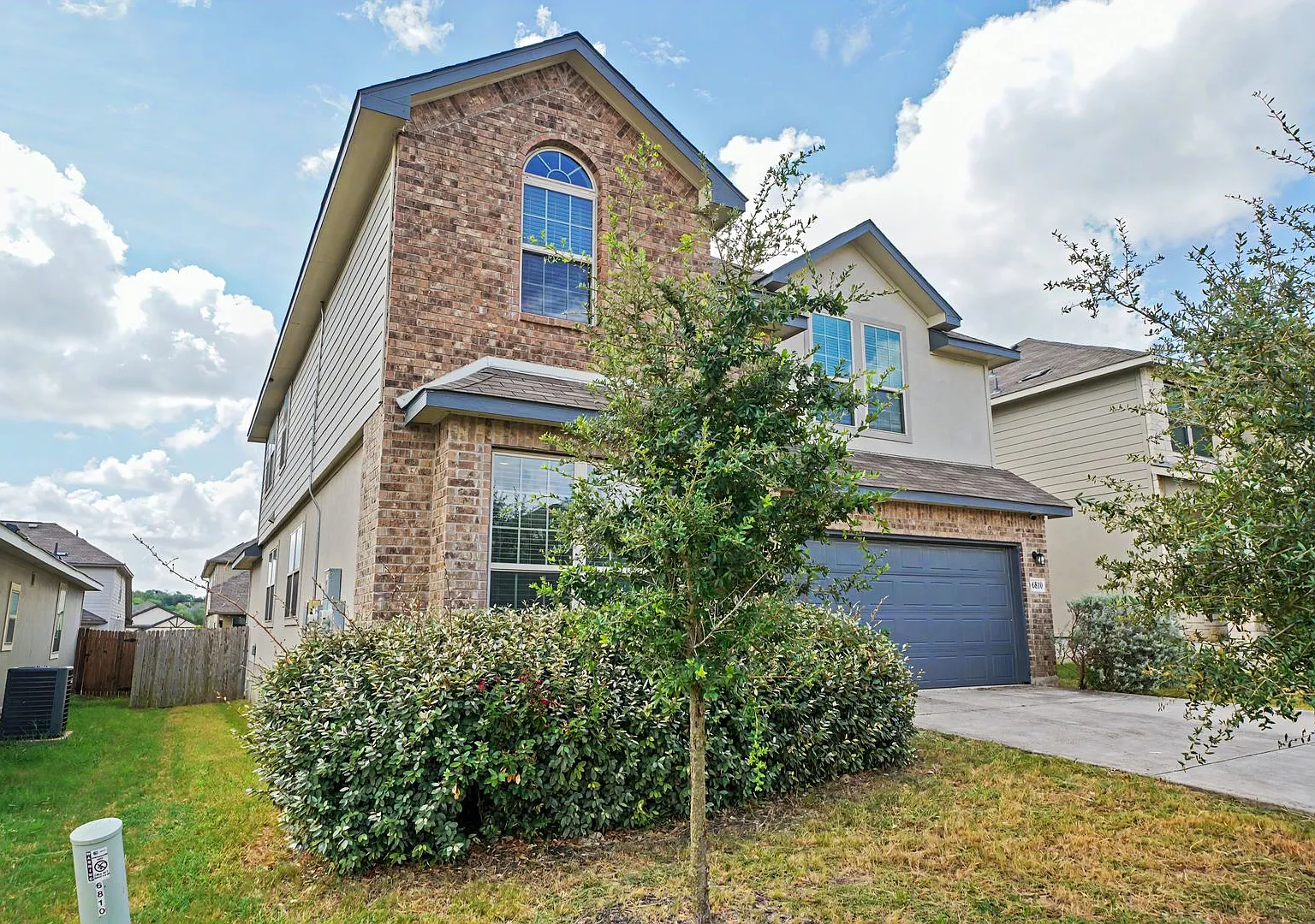 Spacious 5-Bedroom Home with Game Room and Solar Panels - Realtor Commission: $500 — Photo 3