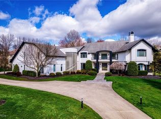 2540 Cedarwood Rd, Pepper Pike, OH 44124