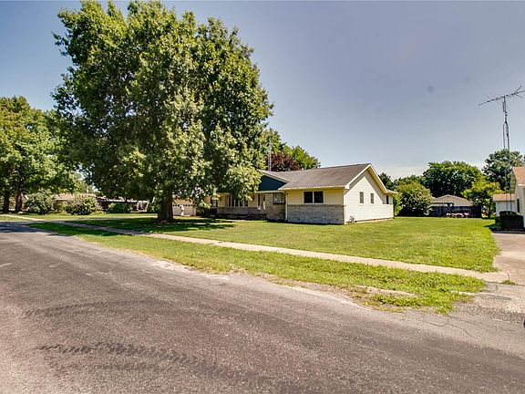 2nd image of 525 Harrington St