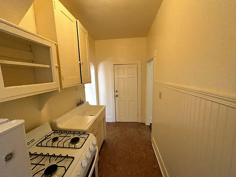 409 N. Cascade Avenue — Photo 4