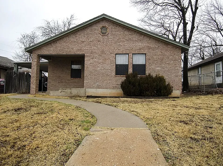 3 bed, 1200 sqft, $1,400 — Photo 1