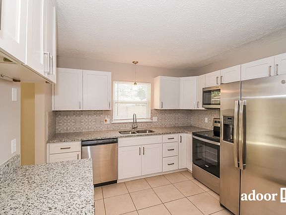 3rd image of 6137 Hill View Ct