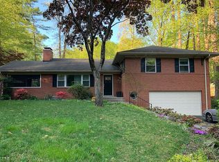 3704 Whispering Ln, Falls Church, VA 22041