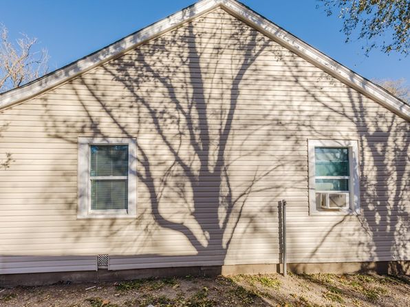 wichita-kansas-443167402 picture