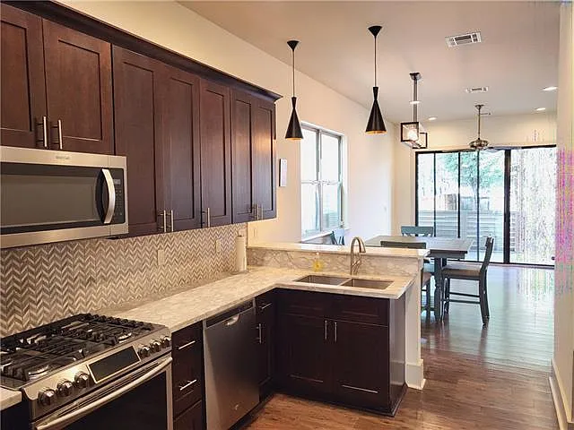 4621 Chestnut St — Photo 3