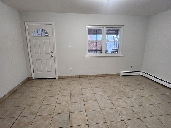 3rd image of 827 Vincent Ave #2