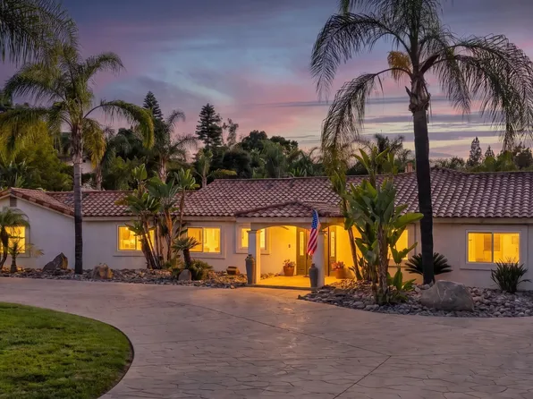 886 Singing Trails Dr, El Cajon, CA 92019