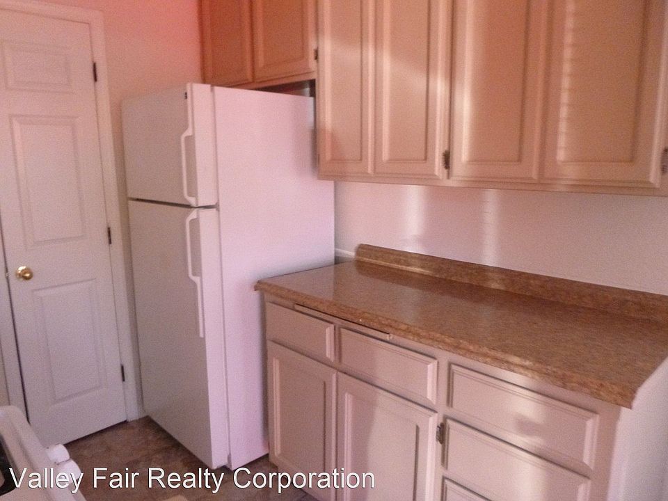 2nd image of 1119 Lincoln Rd #8