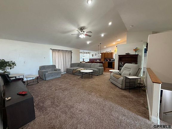 5th image of 809 S Shimerda St