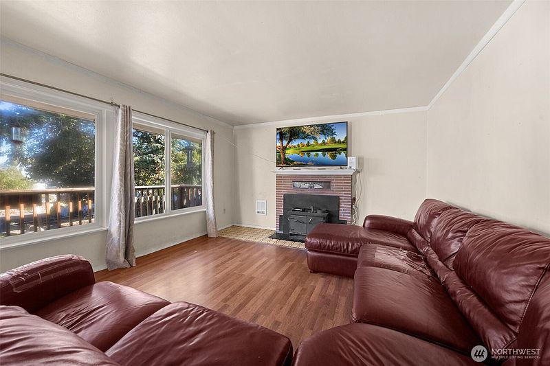 5th image of 1516 Rainier Avenue