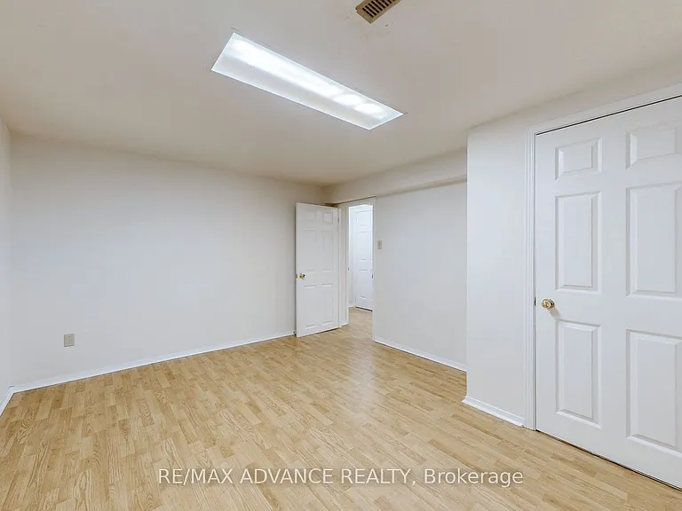 49 Havenview Rd #LOWER — Photo 8