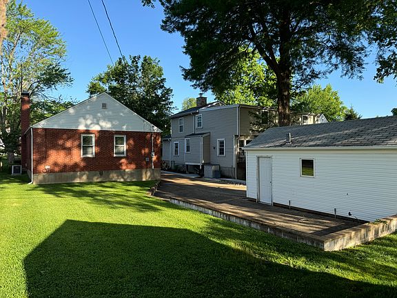 3rd image of 1018 Curran Ave