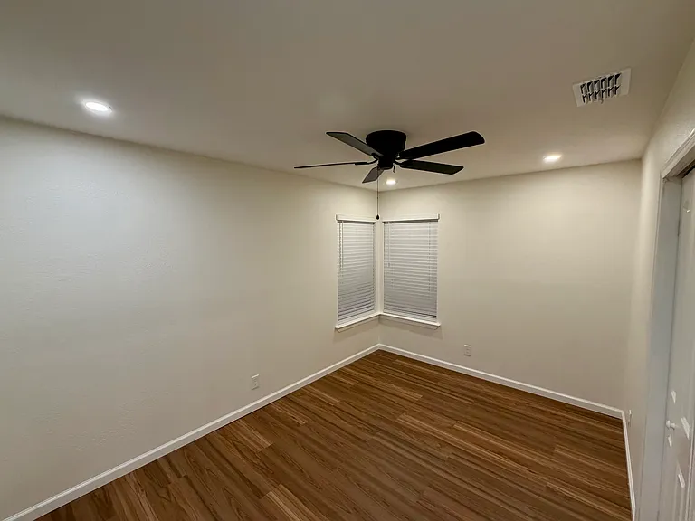 Back corner bedroom