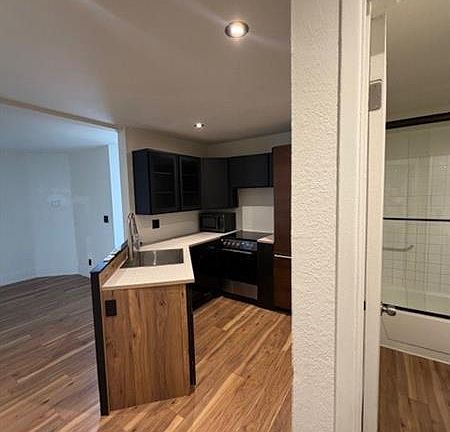 5th image of 540 Elm Dr Unit 104