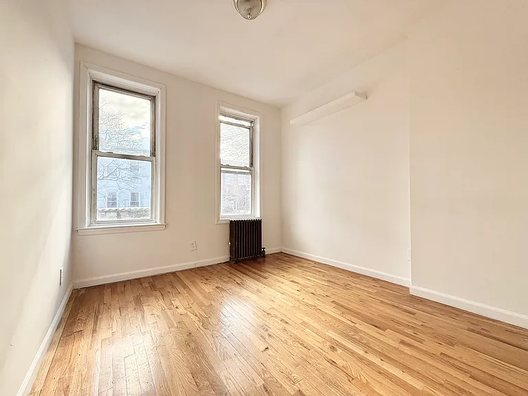 1921 Putnam Ave #2R — Photo 3