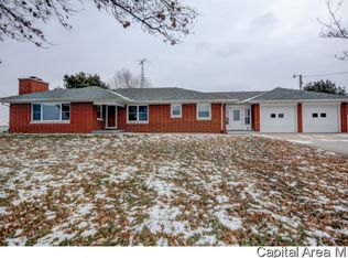1528 N 600 East Rd, Taylorville, IL 62568