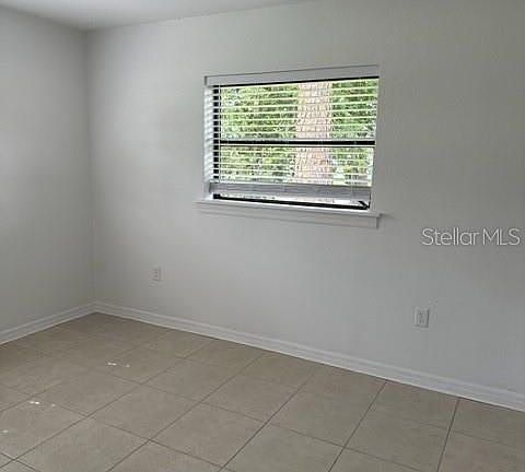 5th image of 409 Poinciana Cir