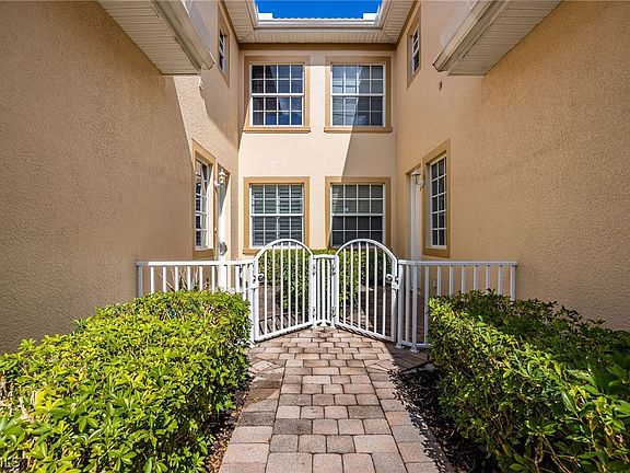 3rd image of 5550 Berkshire Dr APT 202