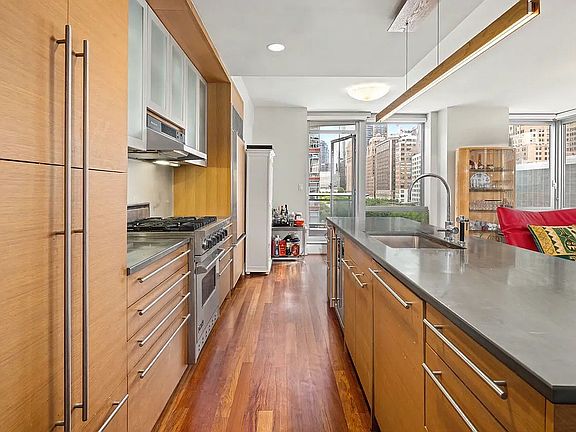 2nd image of 30 West St APT 5B
