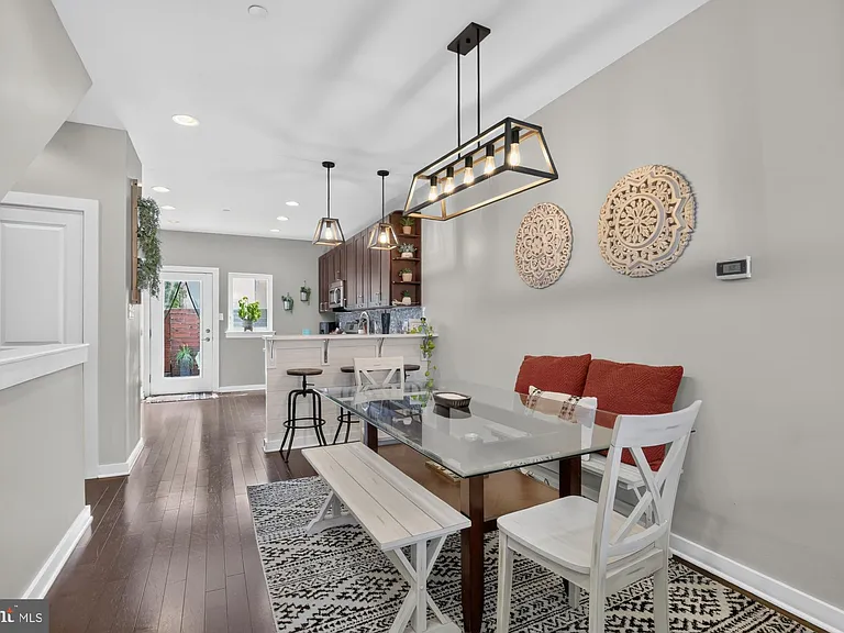 2441 Coral St — Photo 5