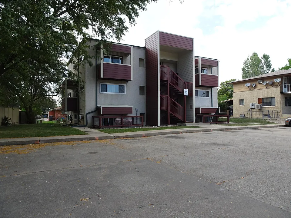 2041 Meadow Dr #4