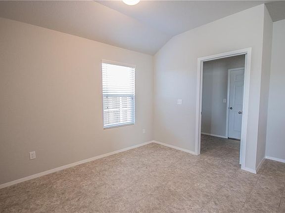 4th image of 1541 Scotland Dr