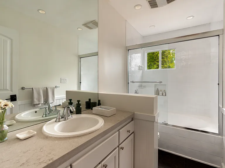 1404 Greenworth Pl — Photo 7