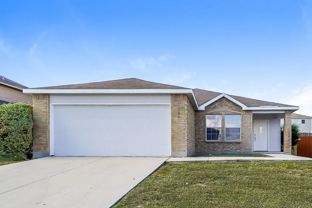 4 bed, 2.0 bath, 1724 sqft, $2,205 — Photo 1