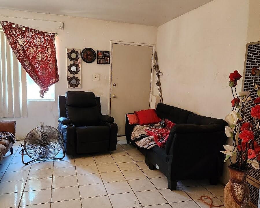 2nd image of 401 Owens St