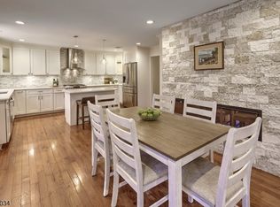 10 Roxiticus Rd, Mendham Twp., NJ 07945