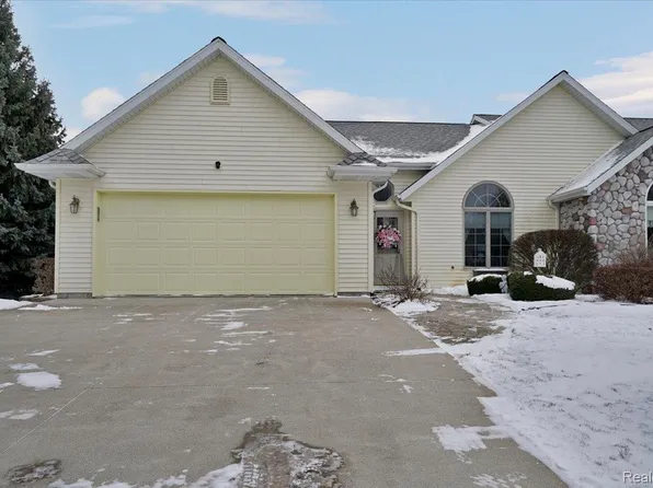 5739 County Kerry Dr, Caseville, MI 48725