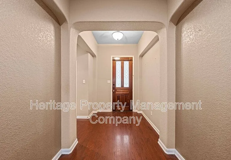 141 Springtree Blf — Photo 4