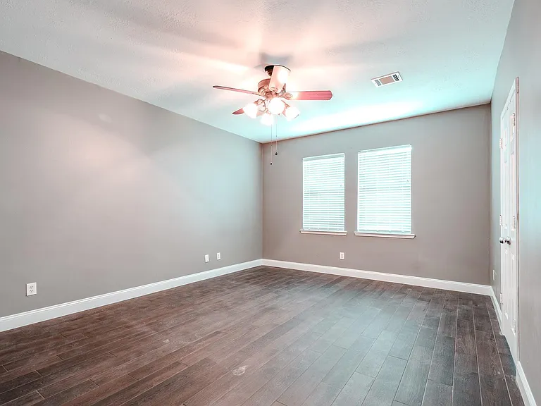 8515 Holly Spring Ln — Photo 15