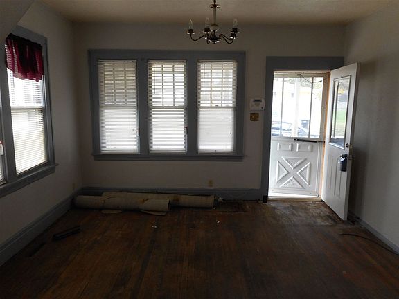 3rd image of 1224 N Olive St