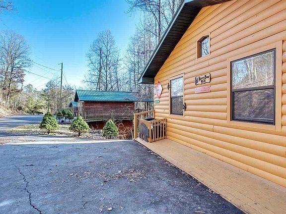 3rd image of 2036 Ridge Rd