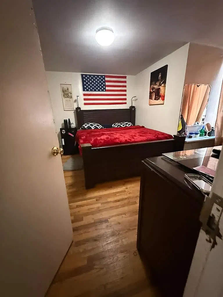 3 bed, $1,200 — Photo 1