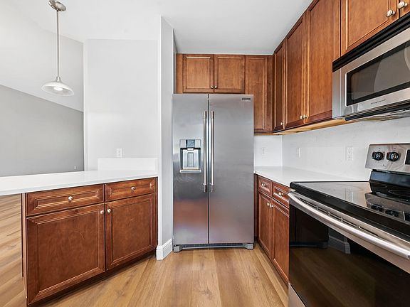 4th image of 708 SE 15TH Street #3