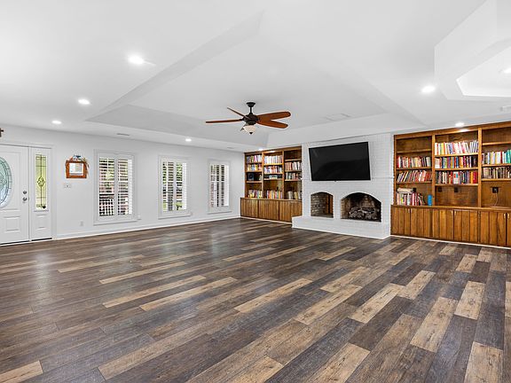 5th image of 3379 Collins Creek Dr.