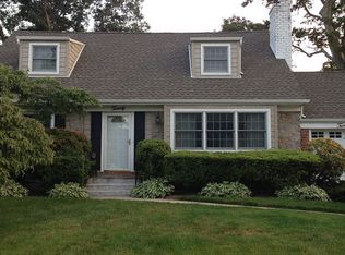 20 Mahan Rd, Old Bethpage, NY 11804