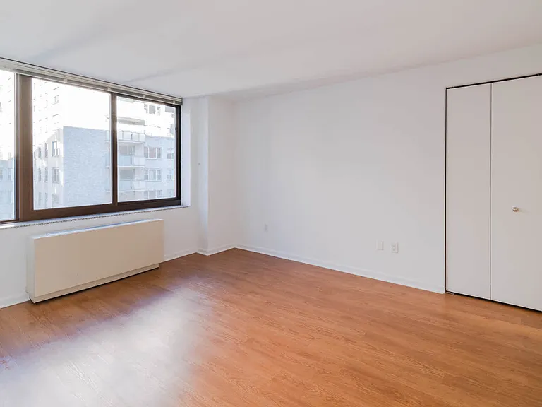300 E 39th St #10J — Photo 26