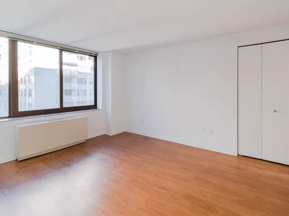 300 E. 39th Street image 25 of 48