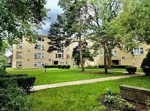 1st image of 6100 N Winchester Ave APT 2A