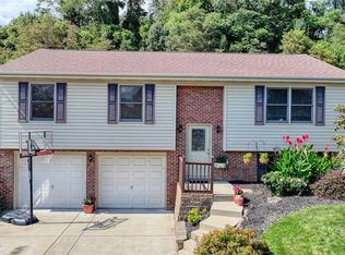 124 Rustic Ridge Dr, Pittsburgh, PA 15239