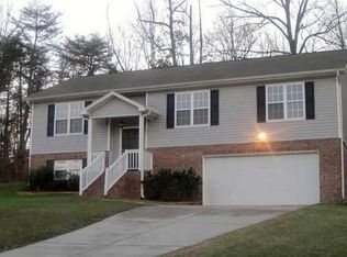 607 Rolling Green Dr, High Point, NC 27260