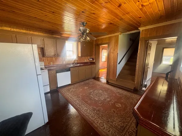 8599 480th St, Kenyon, MN 55946