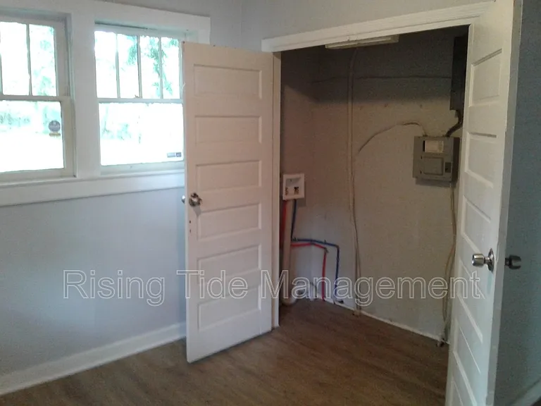 220 58th St — Photo 11