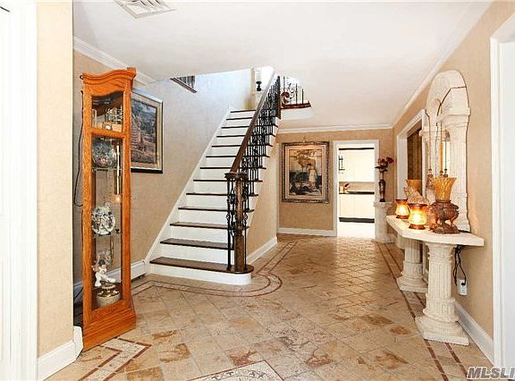 3rd image of 37 Quintree Ln