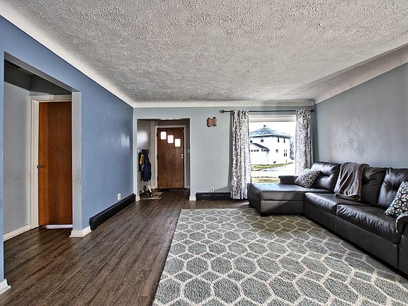 3rd image of 200 Marine Ave