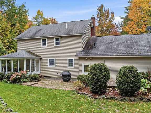 4th image of 753 Brighton Hill Road
