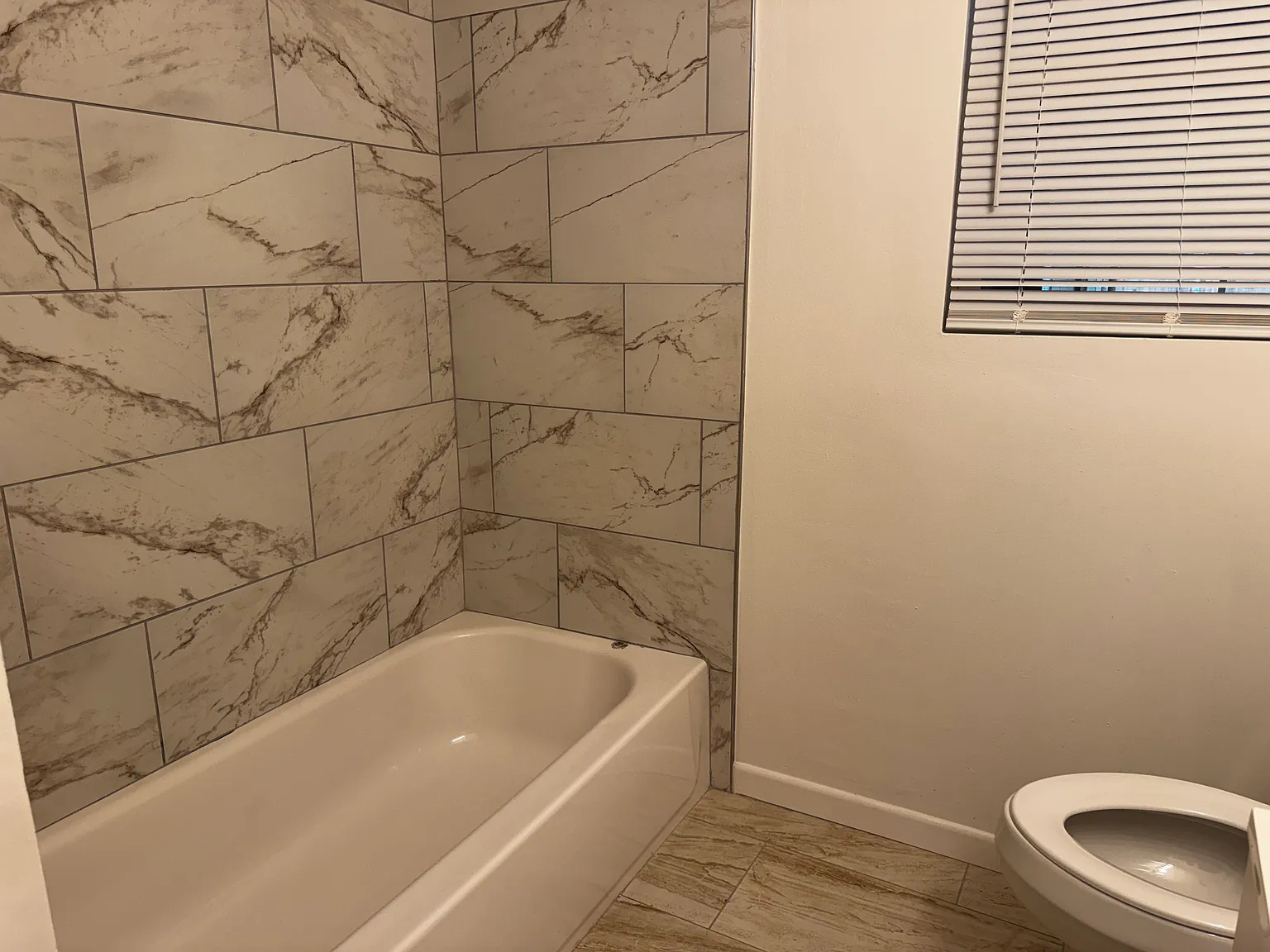 3 bed, 1002 sqft, $1,595 — Photo 3
